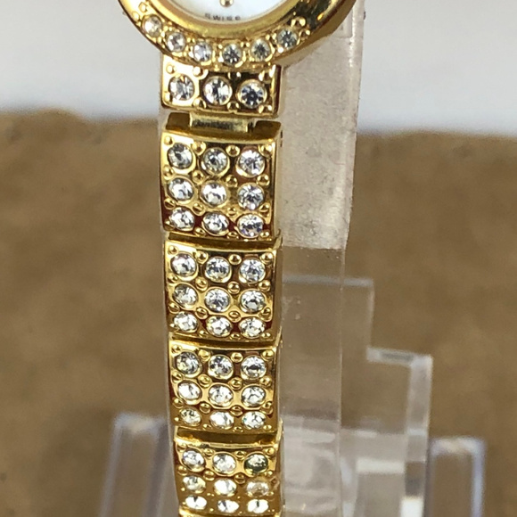 Elegant Vintage Bucherer Swiss Watch with Crystals - Picture 2 of 7